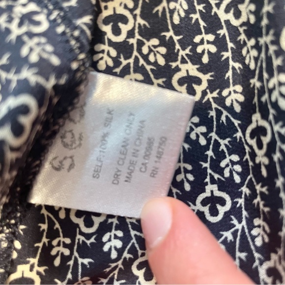 Sea New York Sleeveless Silk Paisley Blouse in Navy and white size 2 US - Picture 3 of 6